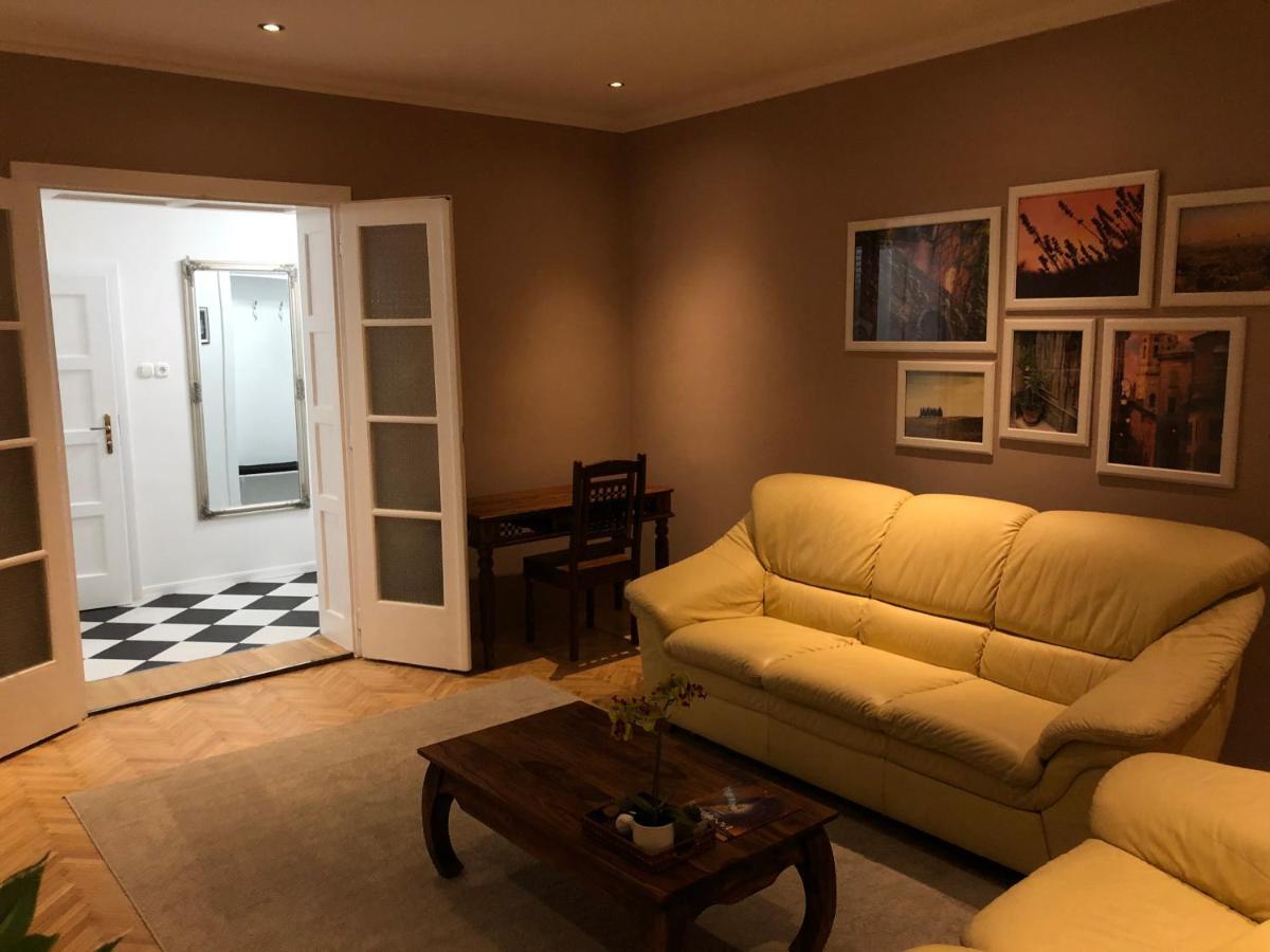 Margareta Apartman Pecs Exterior photo